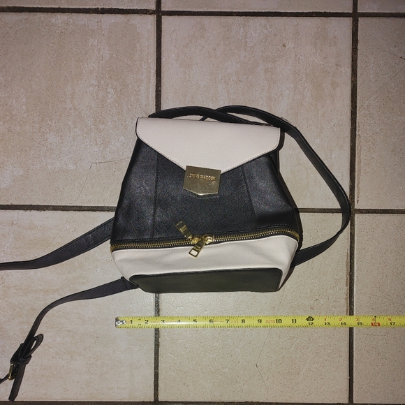 Steve Madden Convertible Backpack to Crossbody. - Picture 8 of 8